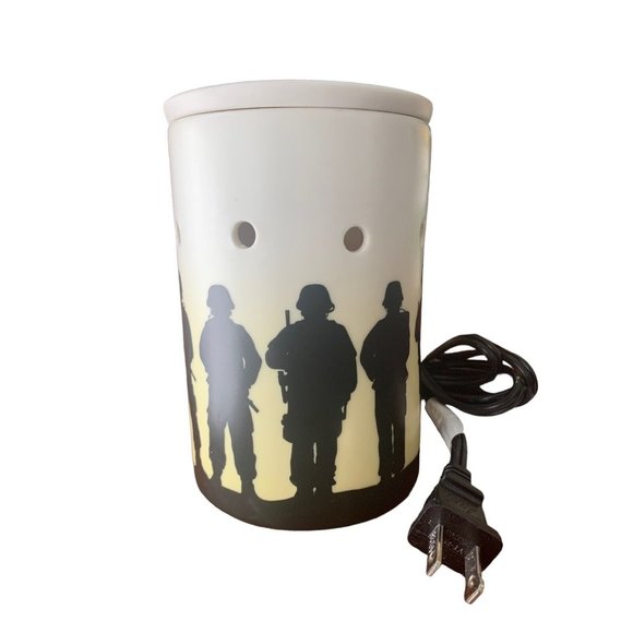Scentsy Service & Sacrifice Wax Warmer Patriotic Military Soldier Marines Army - Picture 1 of 3